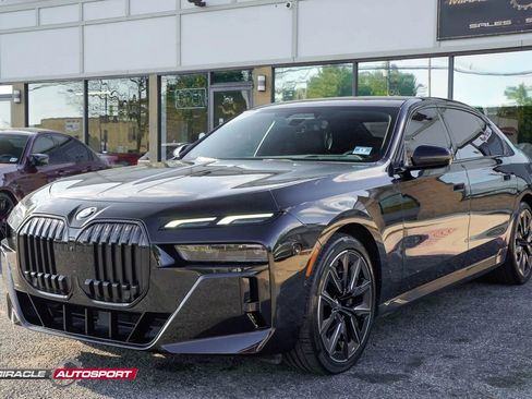 Used 2023 BMW 760i xDrive AWD/4WD image 3