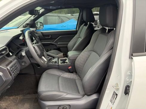 Used 2025 Toyota 4Runner TRD Off-Road Premium AWD/4WD image 8