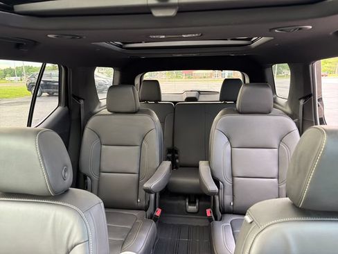 Used 2023 Chevrolet Traverse LT w/ LT Premium Package AWD/4WD image 40