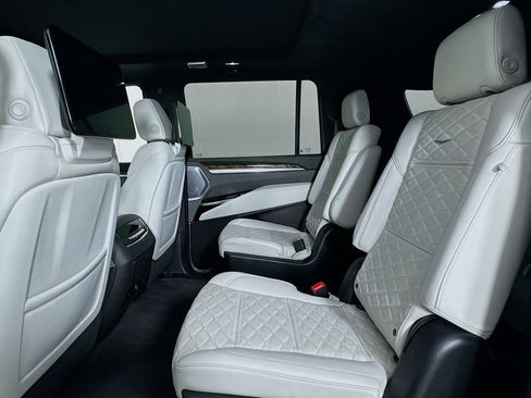 Used 2025 Cadillac Escalade ESV Sport Platinum AWD/4WD image 12