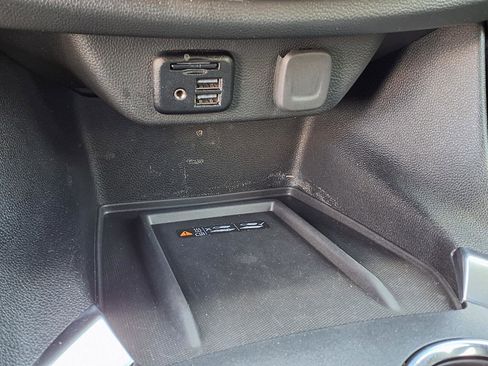 Used 2023 Chevrolet Traverse Premier FWD image 22