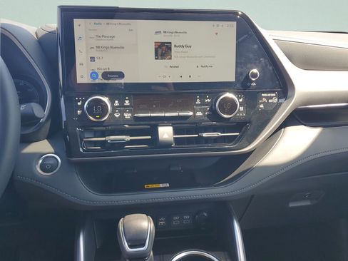 Used 2025 Toyota Highlander Limited image 30