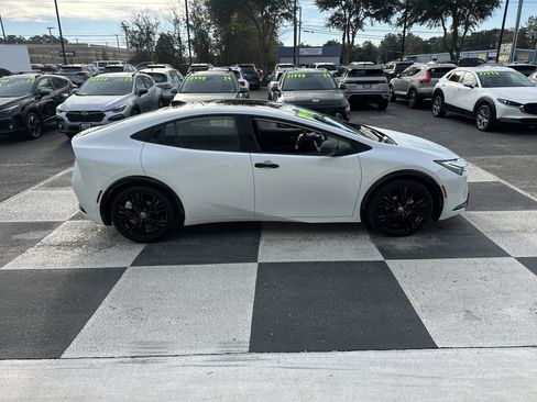 Used 2025 Toyota Prius image 3