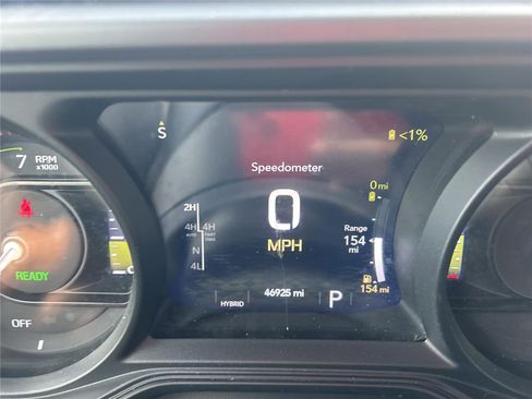 Used 2024 Jeep Wrangler Sahara image 7