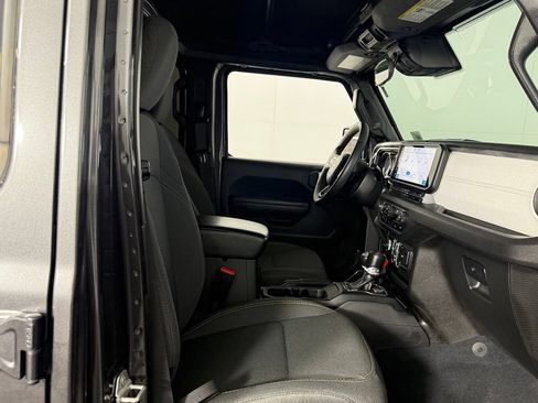 Used 2024 Jeep Wrangler Unlimited AWD/4WD image 29