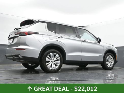 Used 2025 Mitsubishi Outlander ES image 52