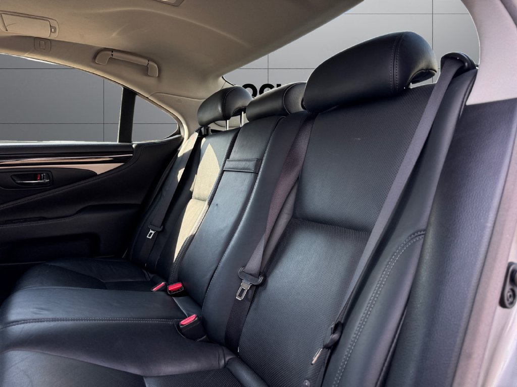 Used 2016 Lexus LS 460 AWD w/ Comfort Package image 18
