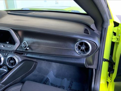 Used 2021 Chevrolet Camaro LT w/ Technology Package image 18