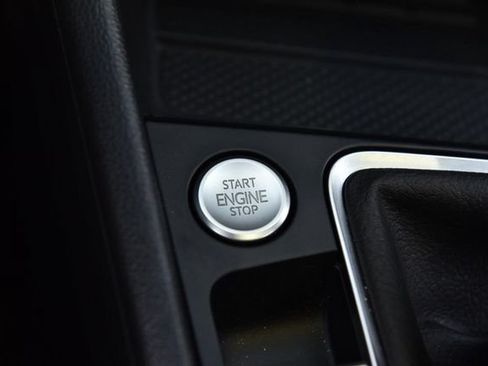 Used 2025 Volkswagen Jetta SE w/ Sunroof Package FWD image 17