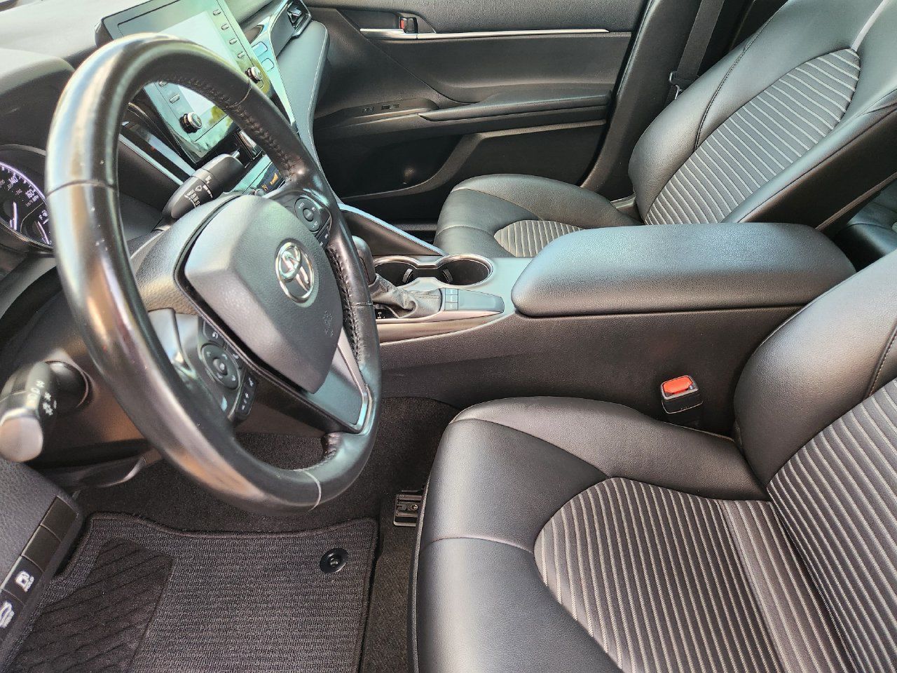 Used 2023 Toyota Camry SE w/ Convenience Package FWD image 12