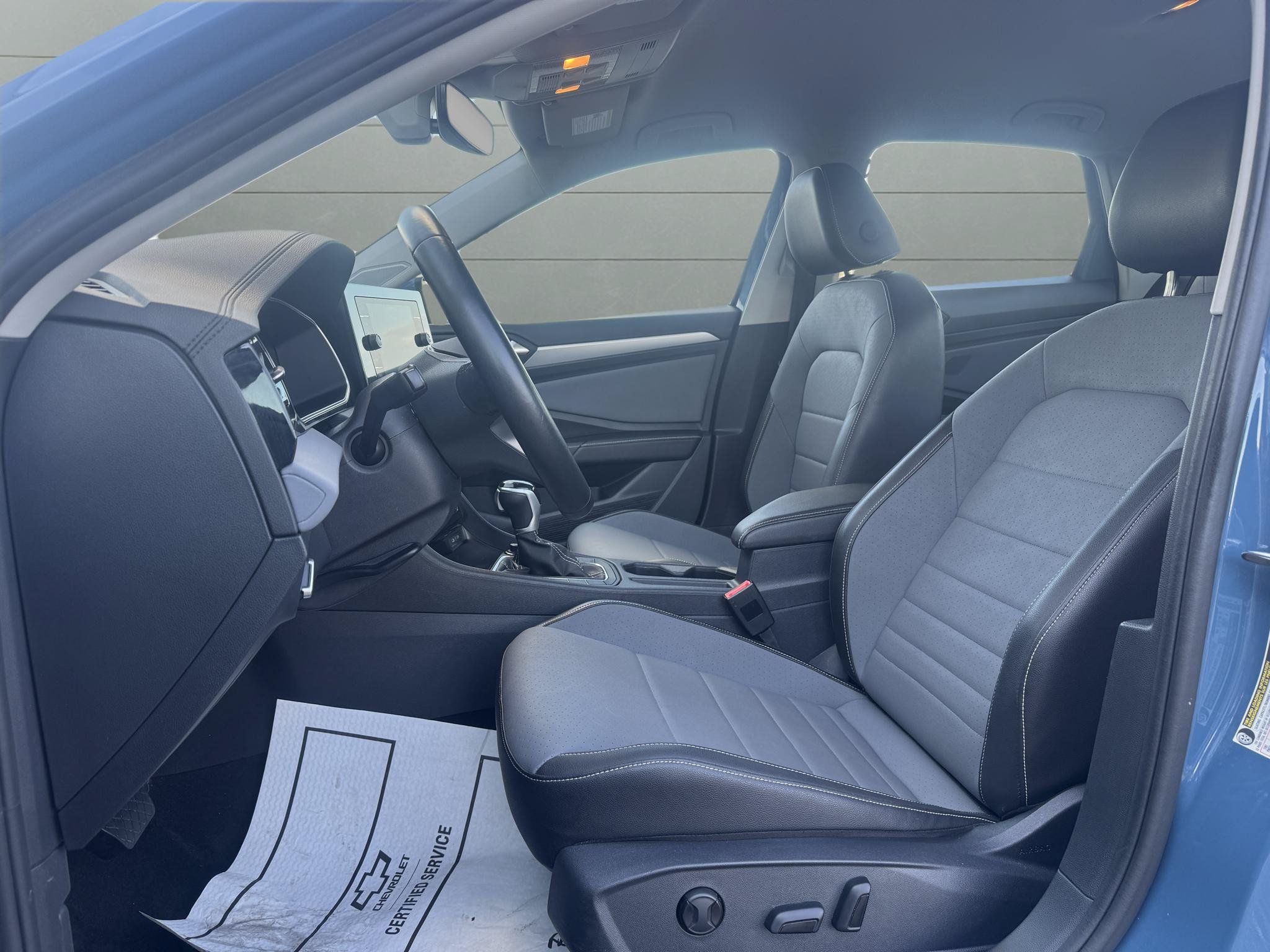 Used 2025 Volkswagen Jetta SE FWD image 13