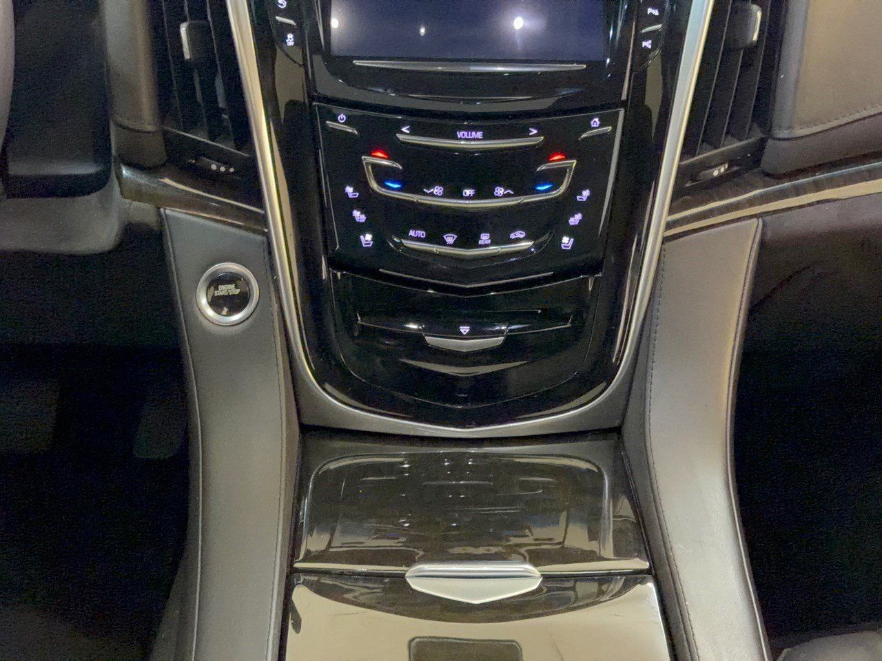 Used 2019 Cadillac Escalade ESV Platinum AWD/4WD image 22