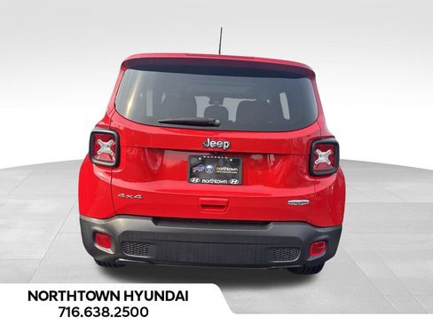 Used 2021 Jeep Renegade Latitude w/ Sun & Sound Group AWD/4WD image 5