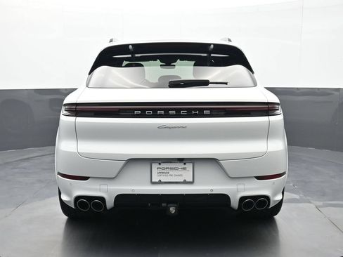 Certified 2025 Porsche Cayenne AWD/4WD image 21