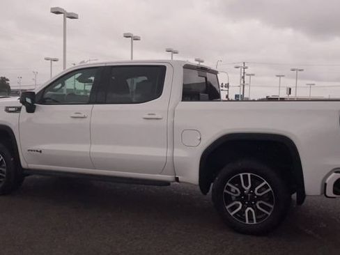Used 2022 GMC Sierra 1500 AT4 w/ AT4 Premium Package AWD/4WD image 7