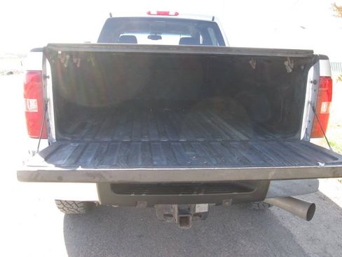 Used 2011 Chevrolet Silverado 2500 LT w/ Interior Plus Package AWD/4WD image 11