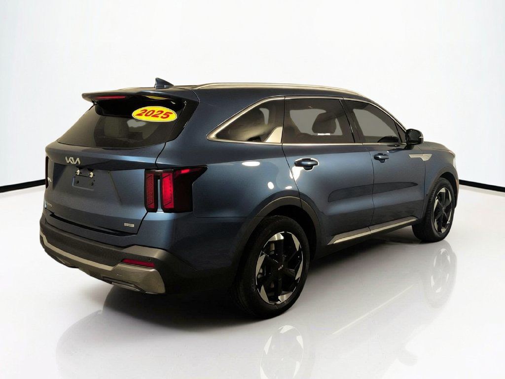 Used 2025 Kia Sorento EX AWD/4WD image 6