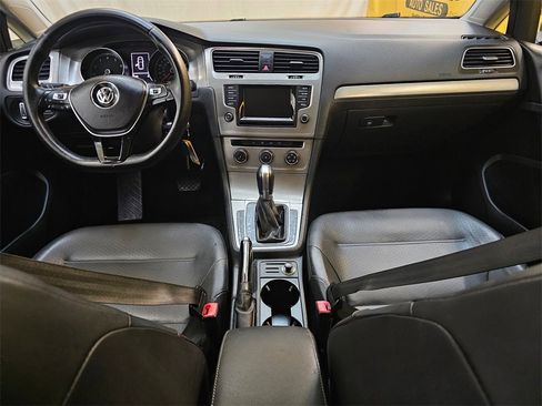 Used 2015 Volkswagen Golf SE image 18
