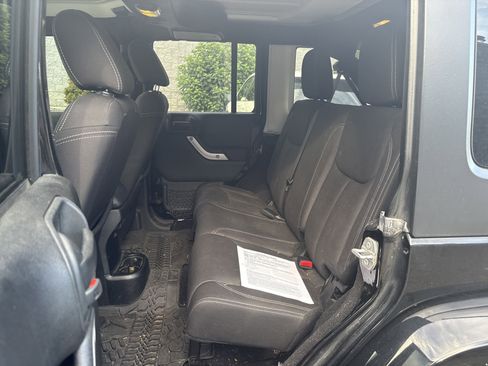 Used 2017 Jeep Wrangler Unlimited Sahara w/ Connectivity Group image 11