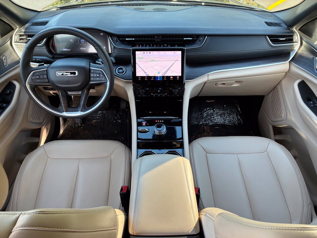 Used 2023 Jeep Grand Cherokee L Limited AWD/4WD image 5