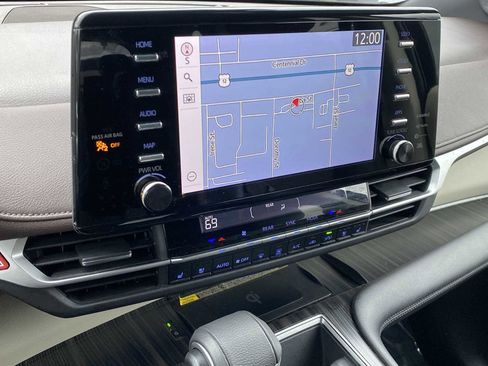 Used 2022 Toyota Sienna Platinum image 23