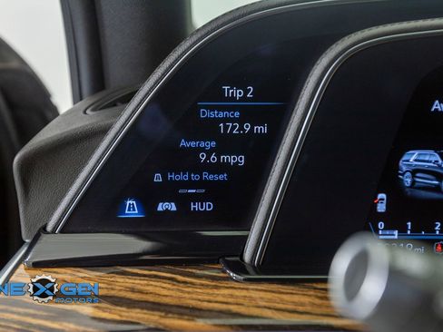 Used 2022 Cadillac Escalade ESV Premium Luxury image 17