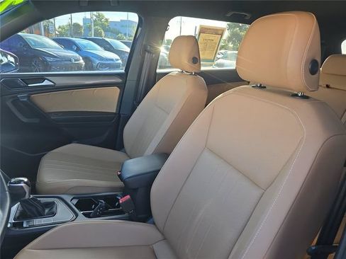 Used 2024 Volkswagen Tiguan SE FWD image 15