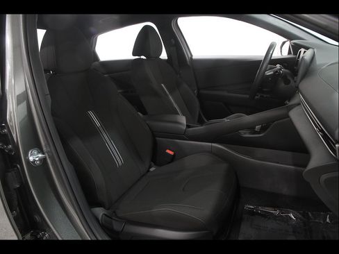 Certified 2025 Hyundai Elantra Sport FWD image 15