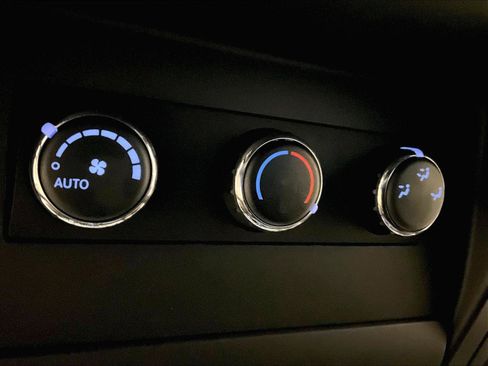 Used 2016 Dodge Grand Caravan R/T FWD image 34
