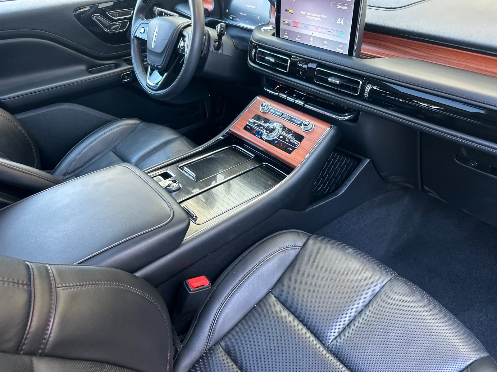Certified 2024 Lincoln Aviator Reserve w/ Equipment Group 201A AWD/4WD image 18