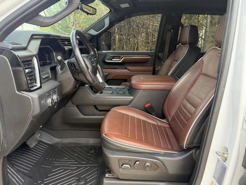 Used 2024 GMC Sierra 2500 Denali Ultimate image 11