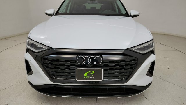 Used 2024 Audi Q8 e-tron Premium AWD/4WD image 24