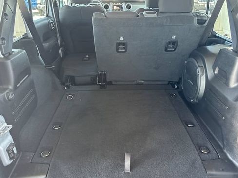 Used 2022 Jeep Wrangler Unlimited Sahara AWD/4WD image 14