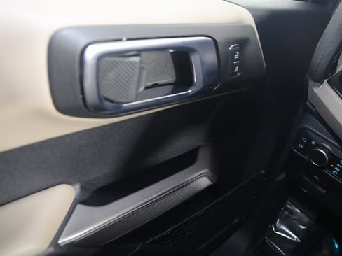 Used 2022 Ford Bronco Wildtrak image 36