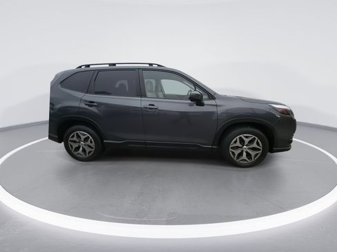 Used 2022 Subaru Forester Premium image 2