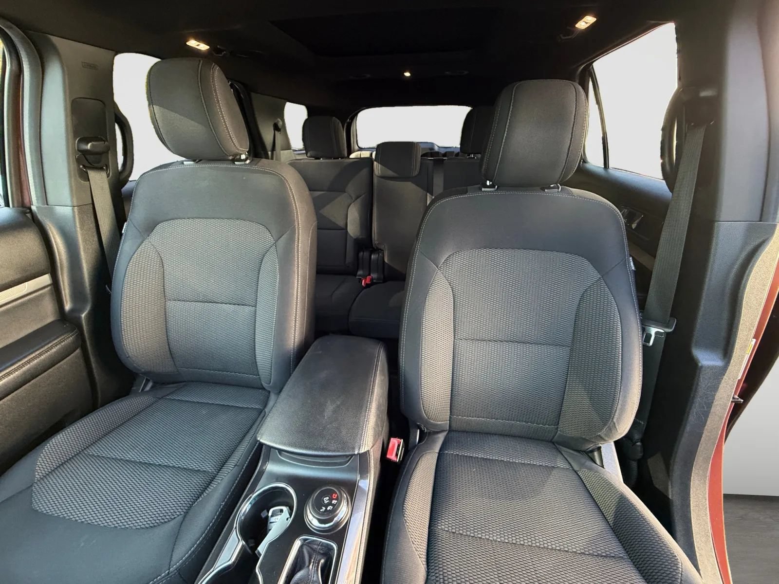Used 2018 Ford Explorer XLT w/ Equipment Group 201A AWD/4WD image 13