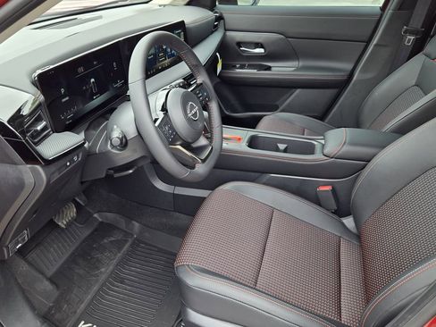 New 2026 Nissan Kicks SR w/ Cold Weather Package FWD image 13