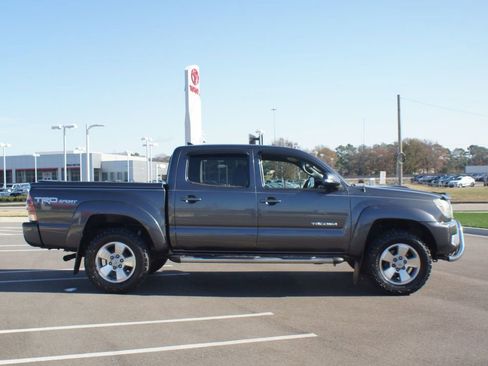 Used 2014 Toyota Tacoma PreRunner image 17
