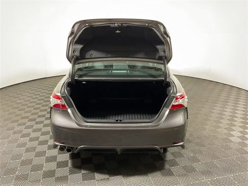 Used 2020 Toyota Camry SE image 13