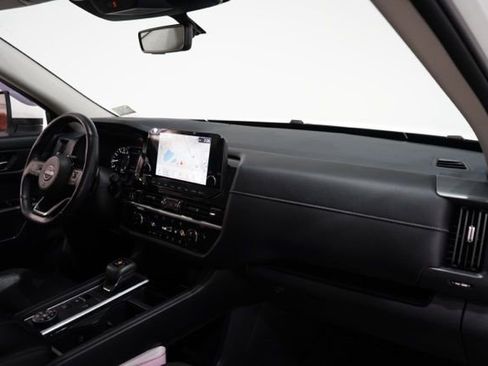 Used 2024 Nissan Pathfinder SL image 17