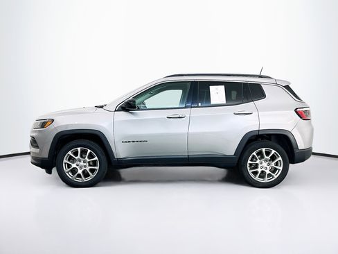 Used 2022 Jeep Compass Latitude image 4