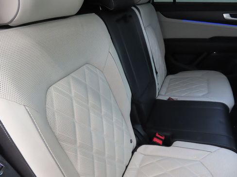 Used 2024 Volkswagen Atlas Cross Sport SEL Premium R-Line AWD/4WD image 26