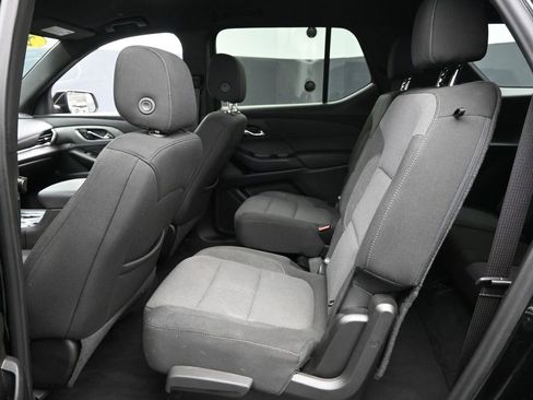 Used 2023 Chevrolet Traverse LT image 11