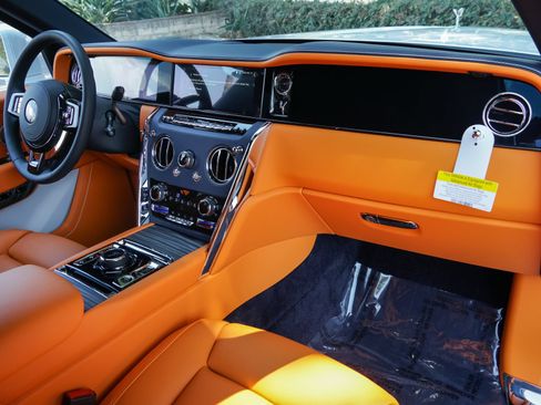 New 2026 Rolls-Royce Cullinan AWD/4WD image 2