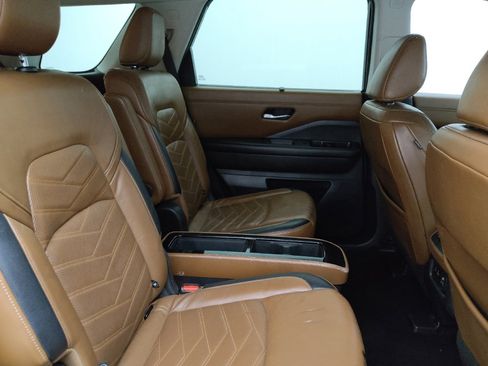 Used 2022 Nissan Pathfinder Platinum w/ Cargo Package FWD image 19