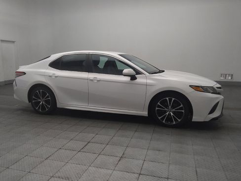 Used 2018 Toyota Camry SE FWD image 11