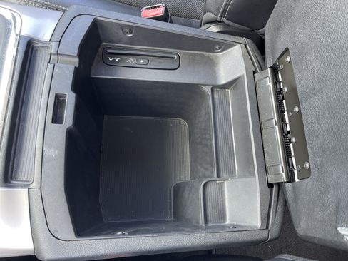 Used 2016 RAM 1500 Laramie RWD image 30
