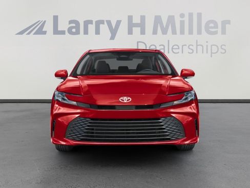 Used 2025 Toyota Camry SE image 4