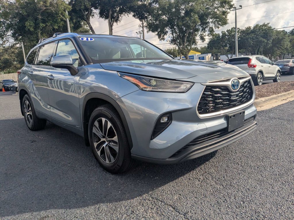 Used 2021 Toyota Highlander XLE AWD/4WD image 8