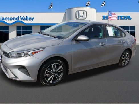 Used 2023 Kia Forte LXS image 3